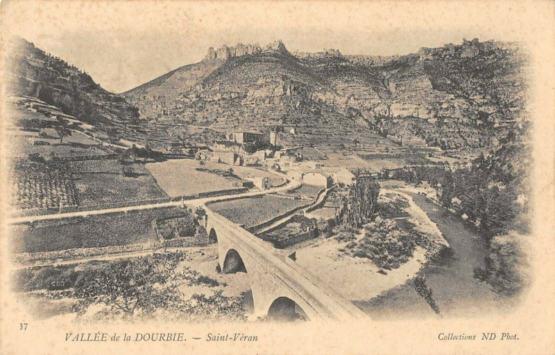 Carte postale ancienne Vallee De La Dourbie Saint Veran