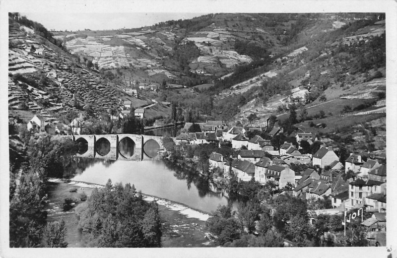 Carte postale ancienne Entraygues Les Rives De La Truyere