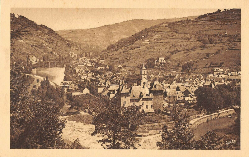Carte postale ancienne Entraygues Confluent De La Truyere Et Du Lot