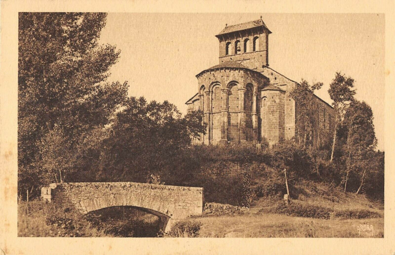 Carte postale ancienne Espalion Eglise De Perse à Espalion