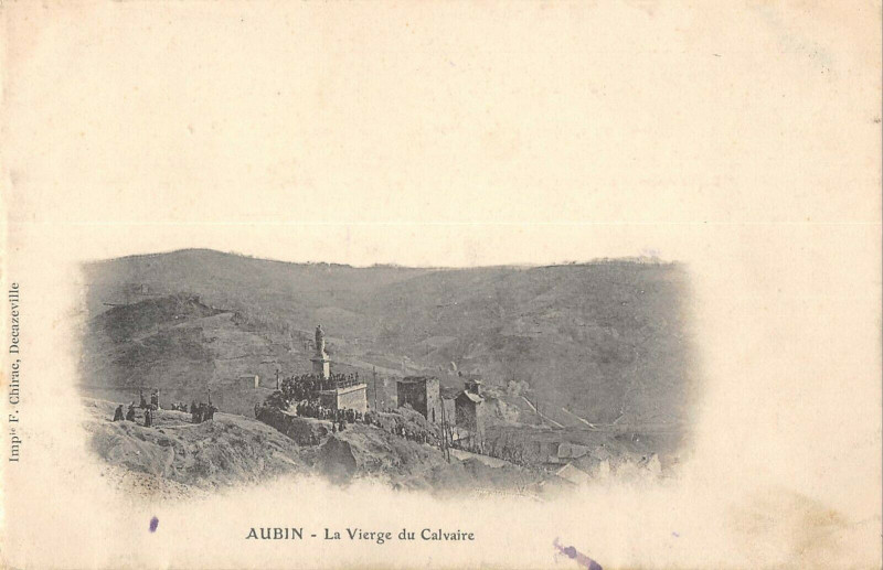 Carte postale ancienne Aubin La Vierge Du Calvaire à Aubin