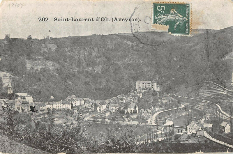 Carte postale ancienne Saint Laurent D'Olt à Saint-Laurent-d'Olt