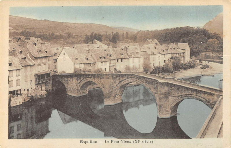 Carte postale ancienne Espalion Le Pont Vieux à Espalion