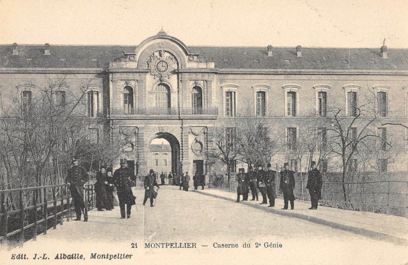 Carte postale ancienne Montpellier Caserne Du 2e Genie à Montpellier