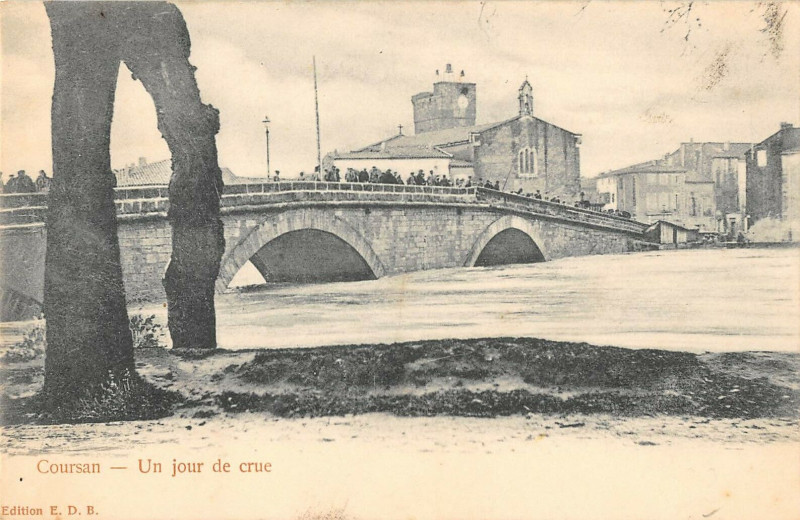 Carte postale ancienne Coursan Un Jour De Crue à Coursan