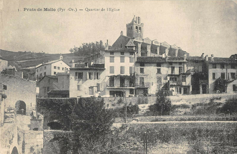Carte postale ancienne Prats De Mollo Quartier De L'Eglise à Llo