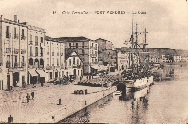 Carte postale ancienne Port Vendres Le Quai à Port-Vendres