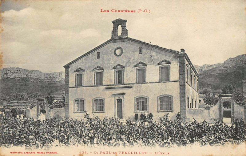 Carte postale ancienne Saint Paul De Fenouillet L'Ecole (cliché pas courant à Fenouillet