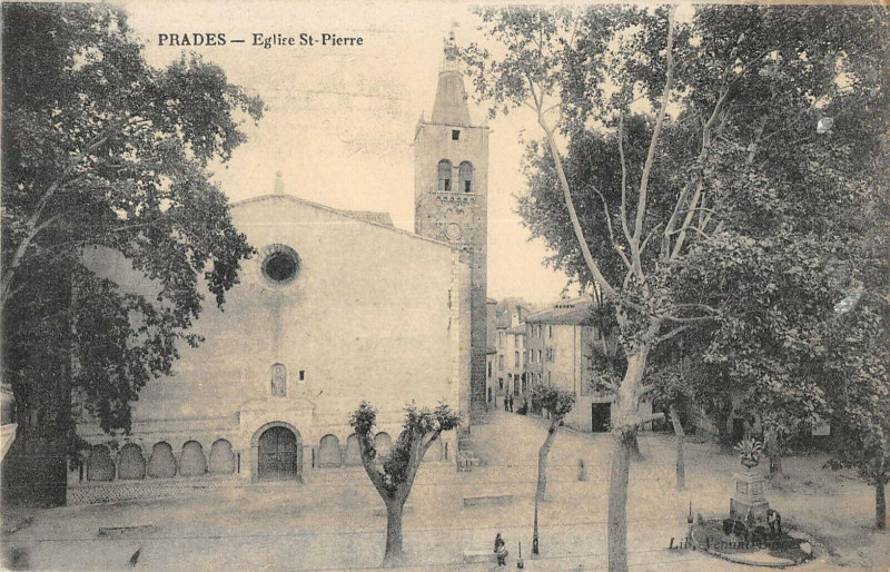 Carte postale ancienne Prades Eglise Saint Pierre à Prades