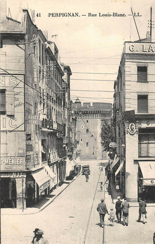 Carte postale ancienne Perpignan Rue Louis Blanc (cliché pas courant à Perpignan