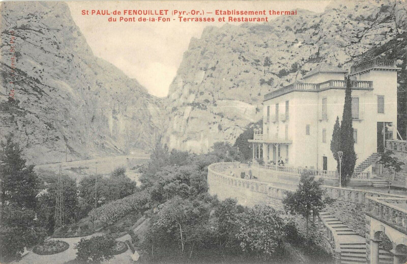 Carte postale ancienne Saint Paul De Fenouillet Etablissement Thermal Terrasses Restaurant à Fenouillet