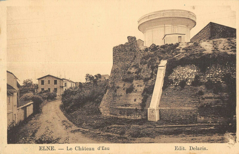 Carte postale ancienne Elne Le Chateau D'Eau à Elne