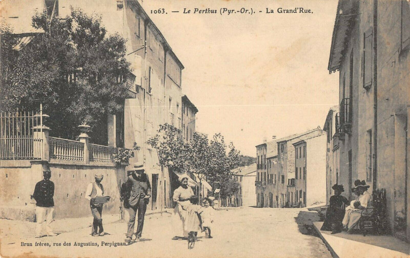 Carte postale ancienne Le Perthus La Grand Rue au Perthus