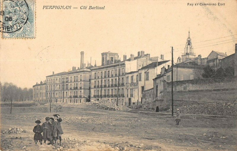 Carte postale ancienne Perpignan Cite Bartissol (cliché rare à Perpignan