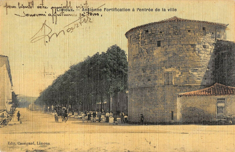 Carte postale ancienne Limoux Ancienne Fortification A L'Entree De La Ville (cpa toilée à Limoux