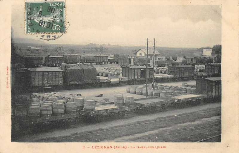Carte postale ancienne Lezignan La Gare Les Quais (Train Wagons