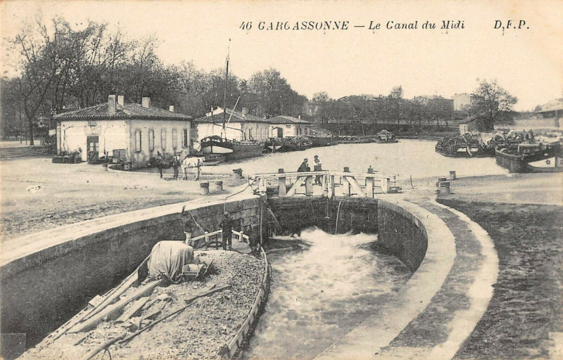 Carte postale ancienne Carcassonne Le Canal Du Midi à Carcassonne