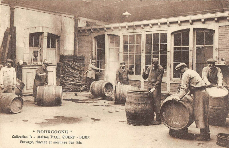 Carte postale ancienne Dijon Maison Paul Court Etuvage Rincage Et Mechage Des Futs à Dijon