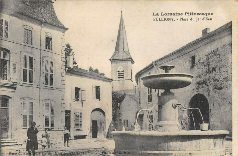 Carte postale ancienne Pulligny Place Du Jet D'Eau à Pulligny