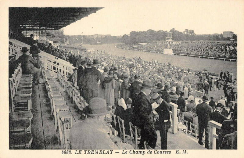 Carte postale ancienne Le Tremblay Le Champ De Courses