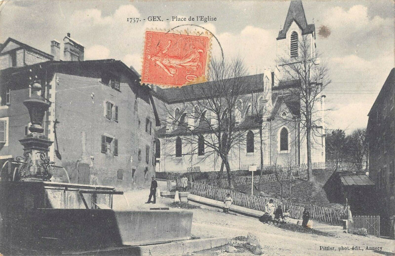 Carte postale ancienne Gex Place De L'Eglise à Gex