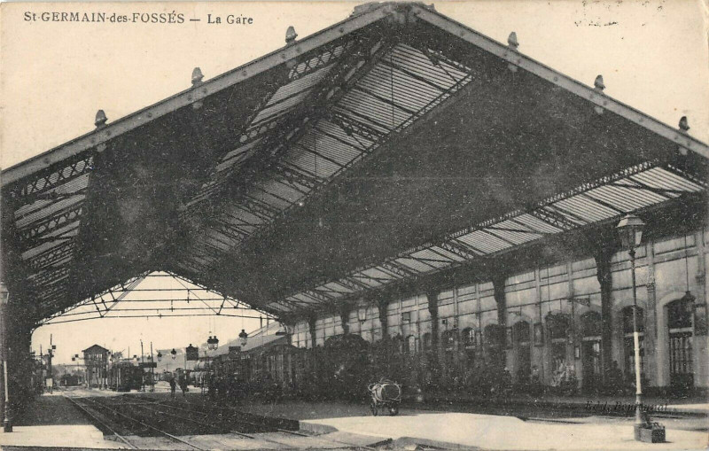 Carte postale ancienne Saint Germain Des Fosses La Gare