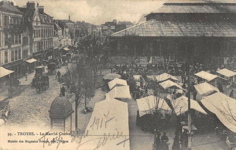 Carte postale ancienne Troyes Le Marche Central à Troyes