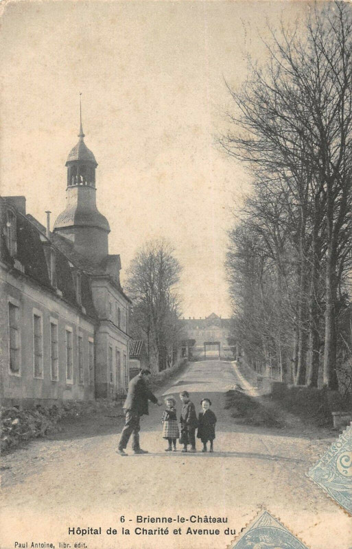 Carte postale ancienne Brienne Le Chateau Hopital De La Charite