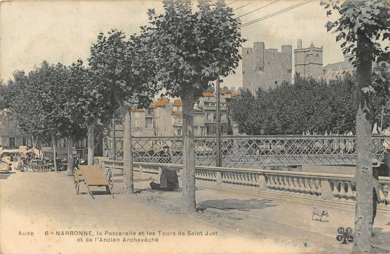 Carte postale ancienne Narbonne La Passerelle Et Les Tours De Saint Just Ancien Archeveche à Narbonne