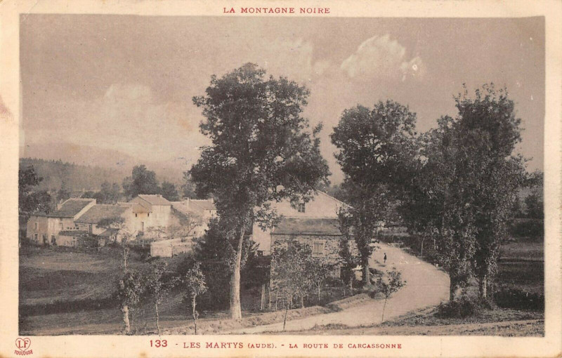 Carte postale ancienne Les Martys La Route De Carcassonne à Carcassonne