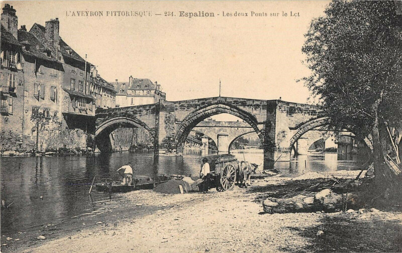 Carte postale ancienne Espalion Les Deux Ponts Sur Le Lot à Espalion