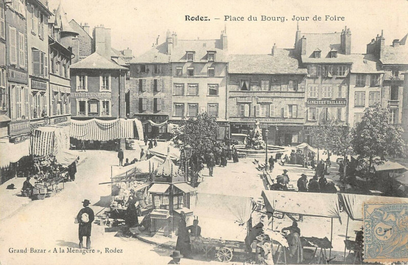Carte postale ancienne Rodez Place Du Bourg Jour De Foire à Rodez