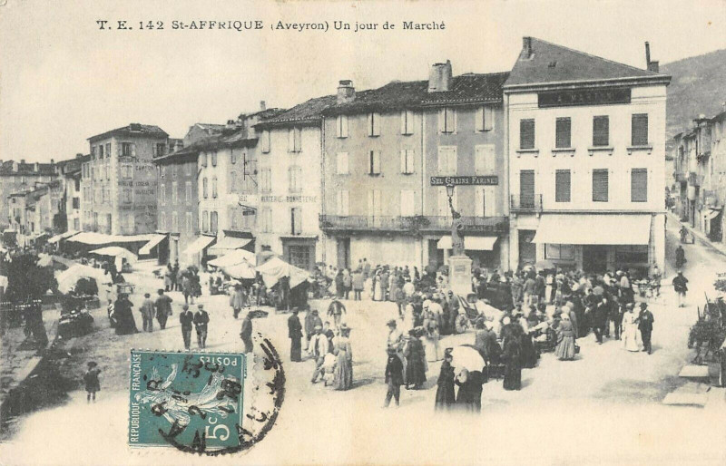 Carte postale ancienne Saint Afrique Un Jour De Marche