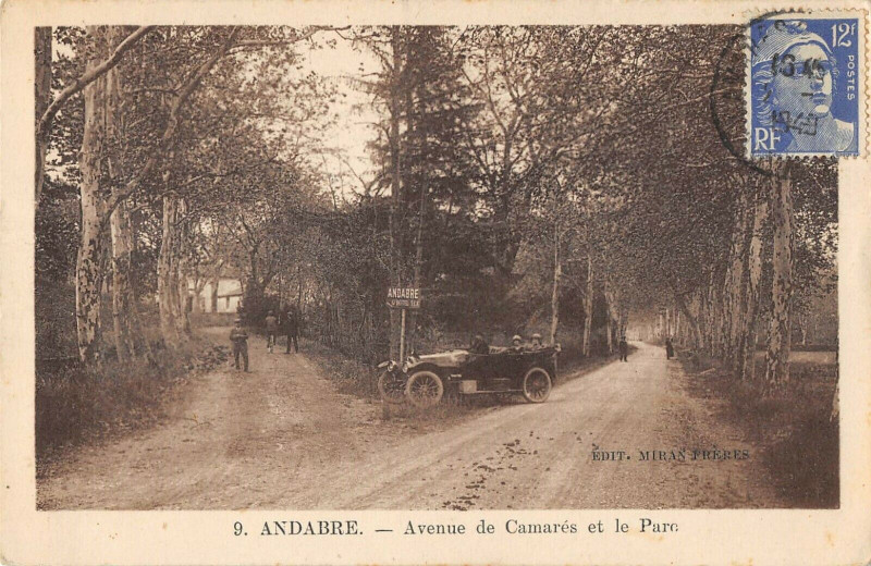 Carte postale ancienne Andabre Avenue De Camares Et Le Parc à Camarès