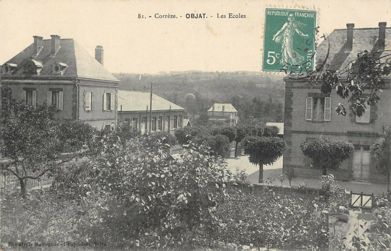 Carte postale ancienne Objat Les Ecoles à Objat