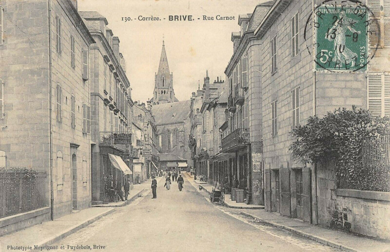 Carte postale ancienne Brive Rue Carnot