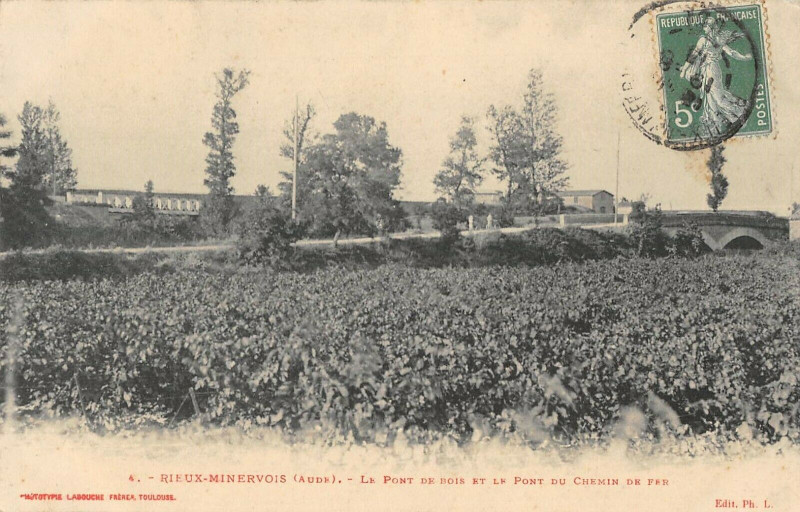 Carte postale ancienne Rieux Minervois Le Pont De Bois Et Le Pont Du Chemin De Fer (cliché rare à Rieux-Minervois