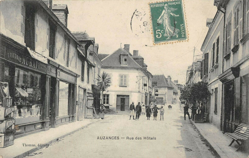 Carte postale ancienne Auzances Rue Des Hotels à Auzances