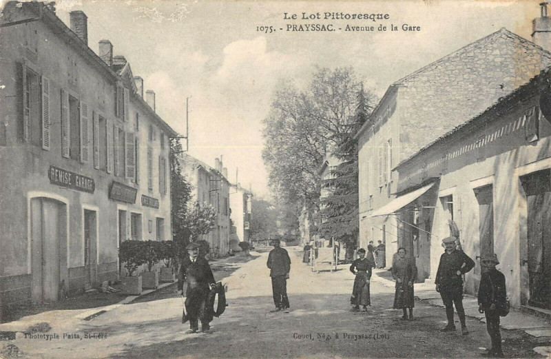 Carte postale ancienne Prayssac Avenue De La Gare à Prayssac