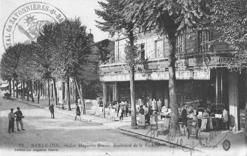 Carte postale ancienne Bar Le Duc Les Magasins Reunis Boulevard De La Rochette à Bar-le-Duc