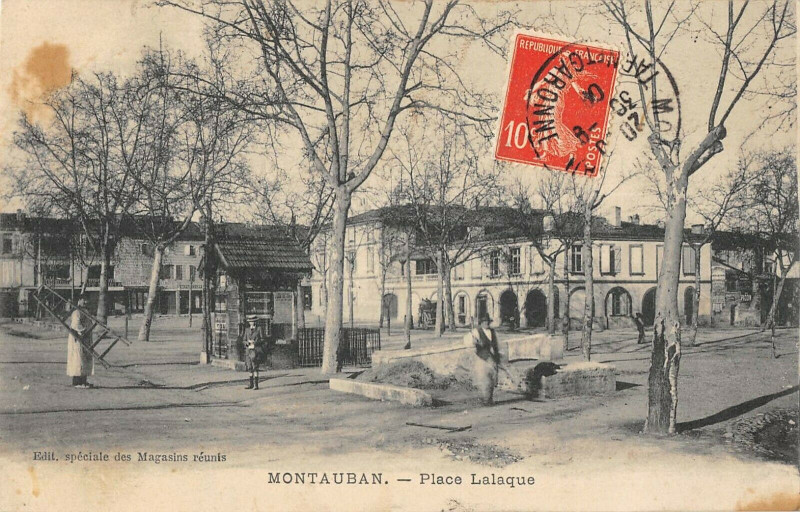 Carte postale ancienne Montauban Place Lalaque à Montauban