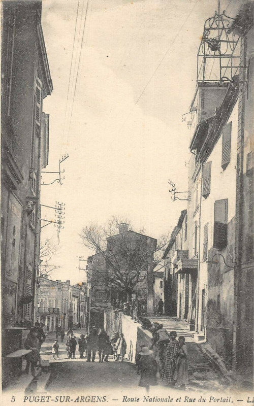 Carte postale ancienne Puget Sur Argens Route Nationale Et Rue Du Portail à Puget-sur-Argens