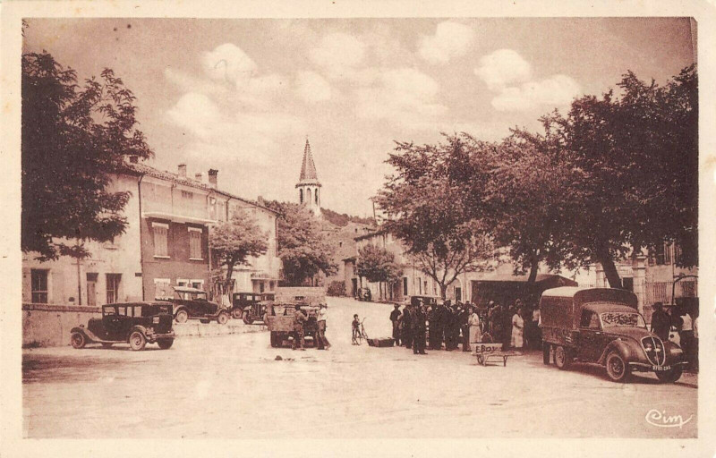 Carte postale ancienne Cadenet Place Du 4 Septembre à Cadenet