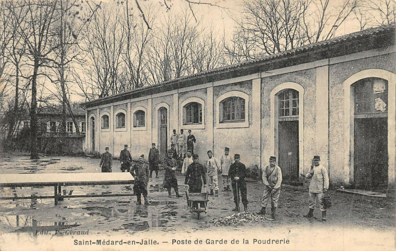 Carte postale ancienne Saint Medard En Jalles Poste De Garde De La Poudrerie