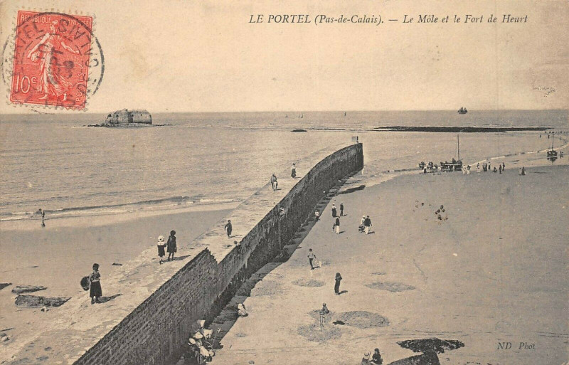 Carte postale ancienne Le Portel Le Mole Et Le Fort De Heurt au Portel