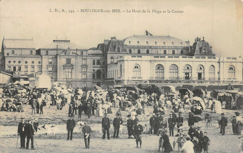 Carte postale ancienne Boulogne Sur Mer Le Haut De La Plage Et Le Casino à Boulogne-sur-Mer