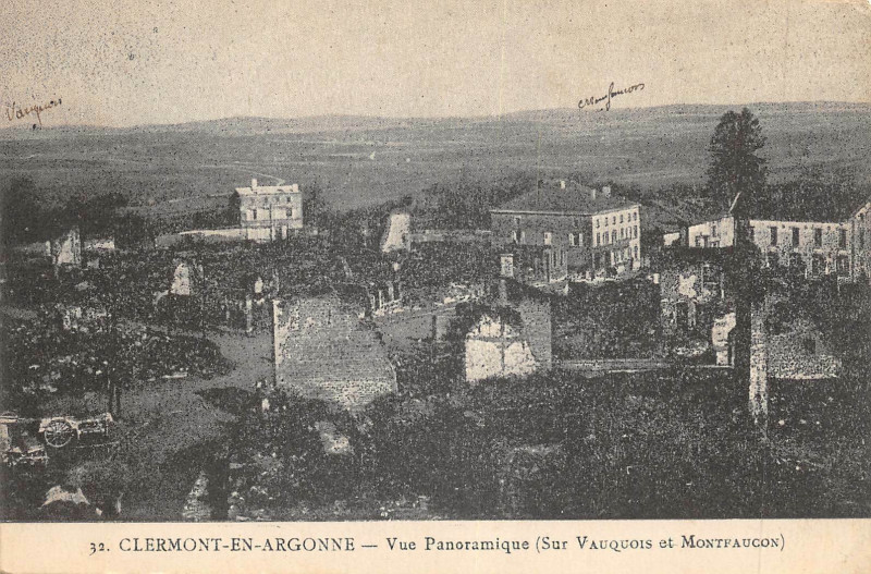 Carte postale ancienne Clermont En Argonne Vue Panoramique à Clermont-en-Argonne