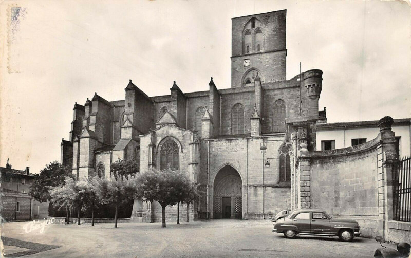 Carte postale ancienne Lodeve Cathedrale Saint-Fulcran à Lodève