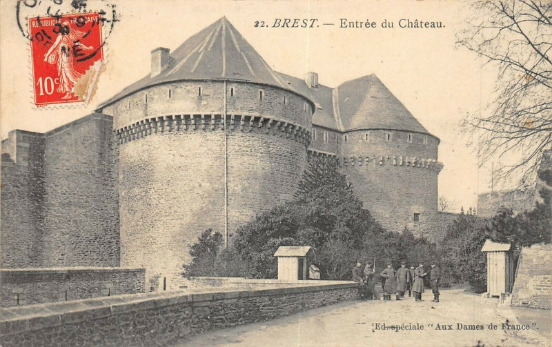 Carte postale ancienne Brest Entree Du Chateau à Brest