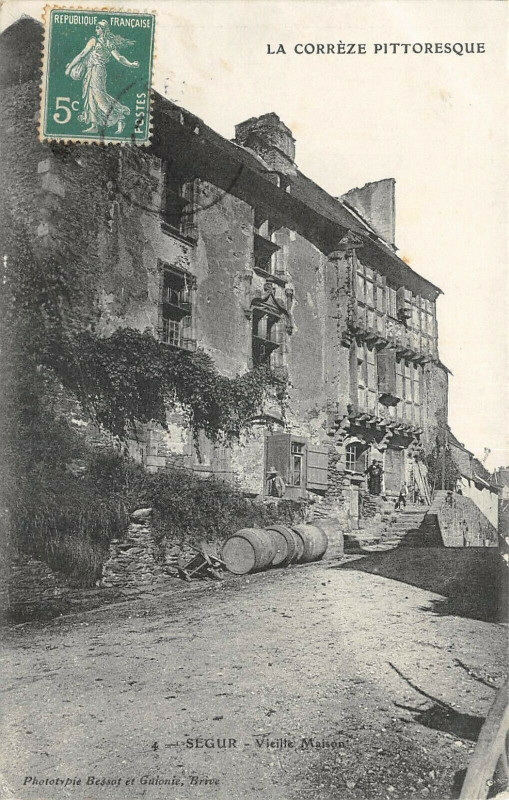 Carte postale ancienne Segur Vieilles Maisons
